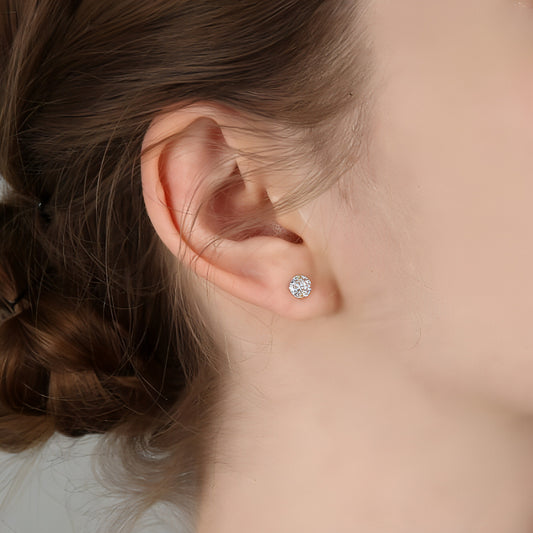 Ασημένια καρφιά αυτιών: Τα Ιδανικά γυναικεία χειμερινά σκουλαρίκια για άνετο ύπνο
